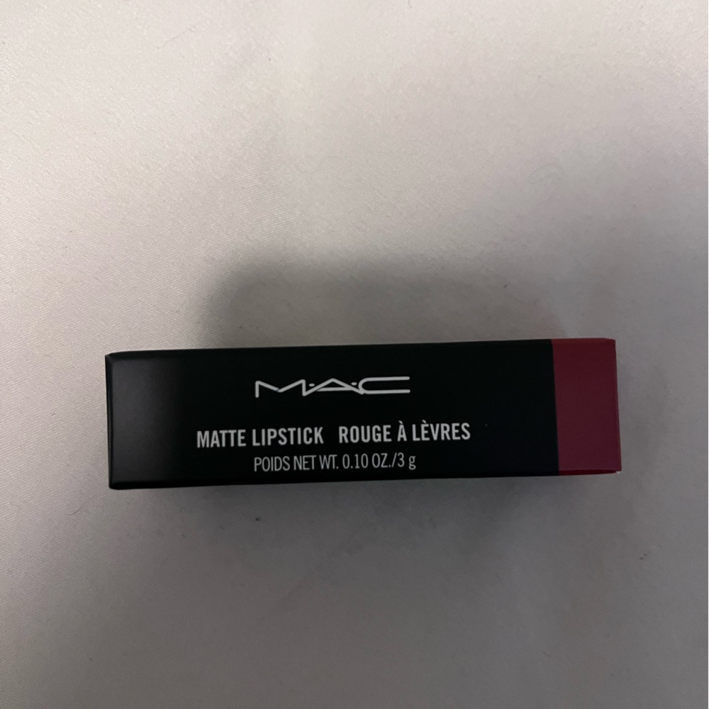 MAC LIPSTICK